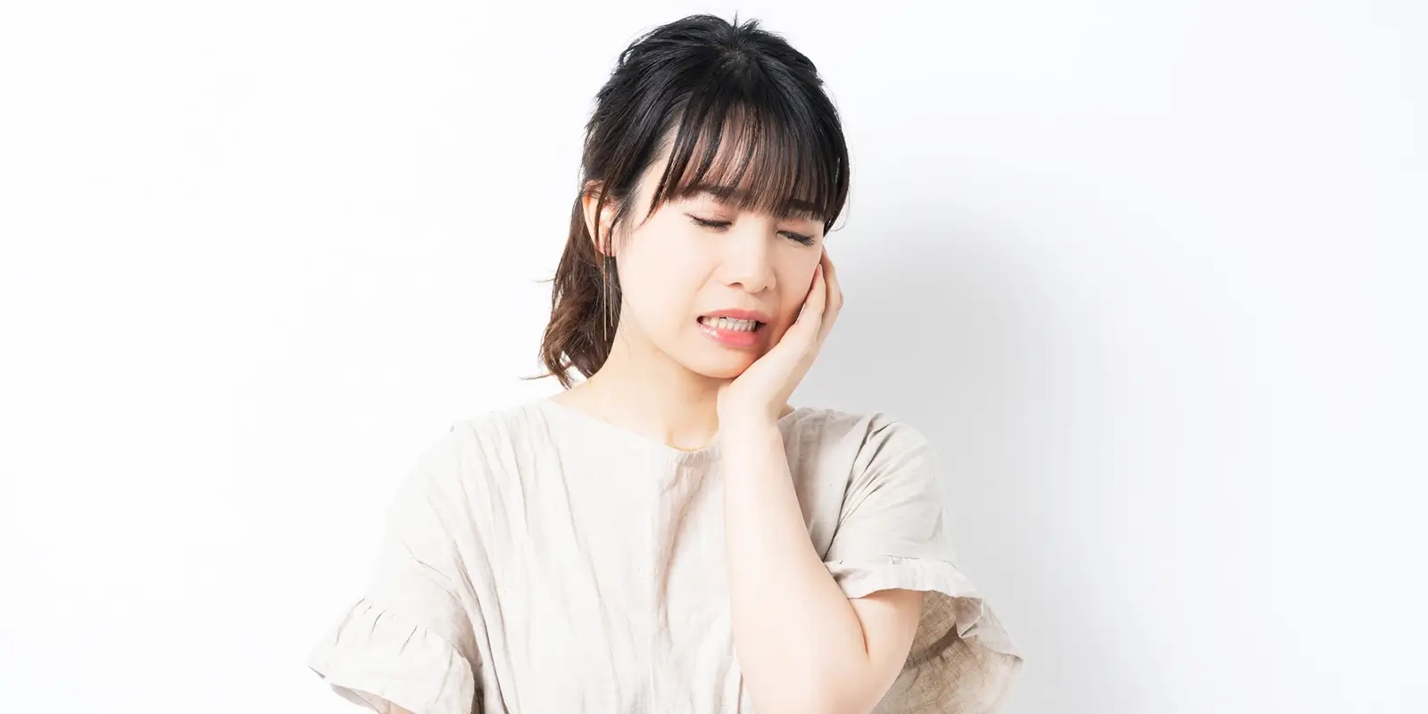 顎関節が痛い・口を動かすと痛む・こめかみや頬までつらい症状について